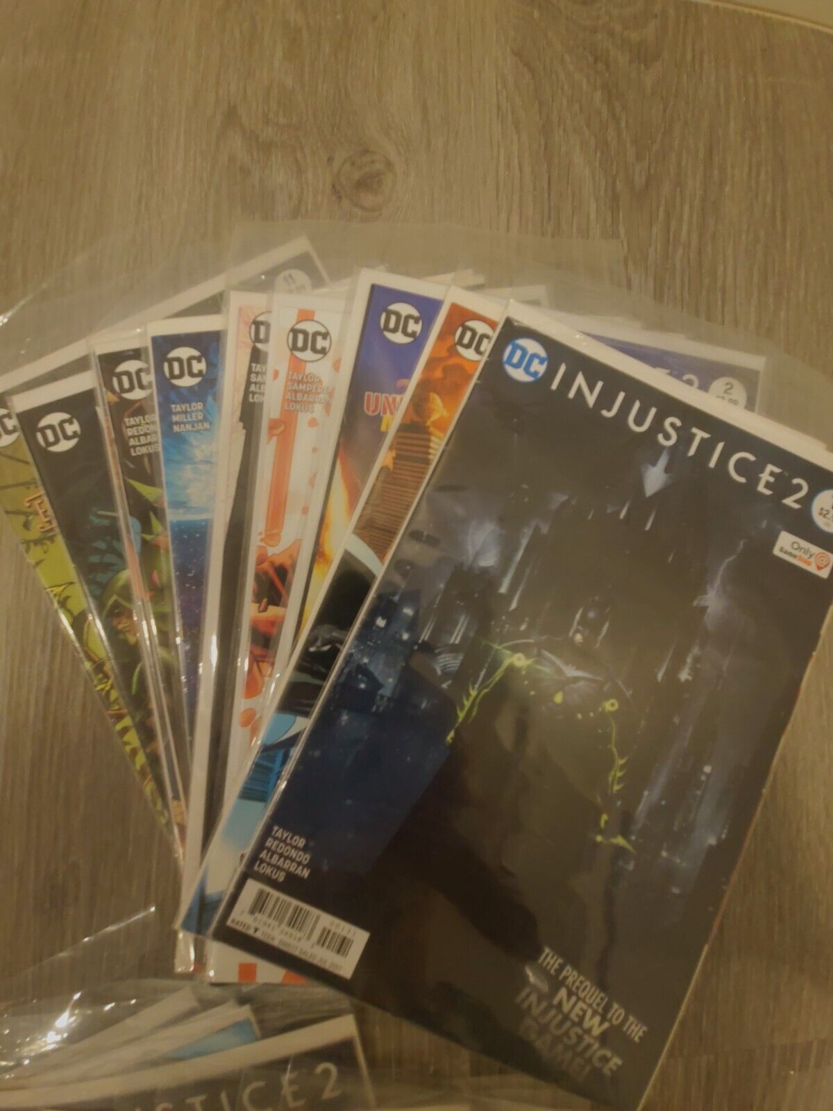INJUSTICE 2 : 38 COMIC BOOK LOT #1-2  Plus  Anual 1-2 and #2 Variant Cover