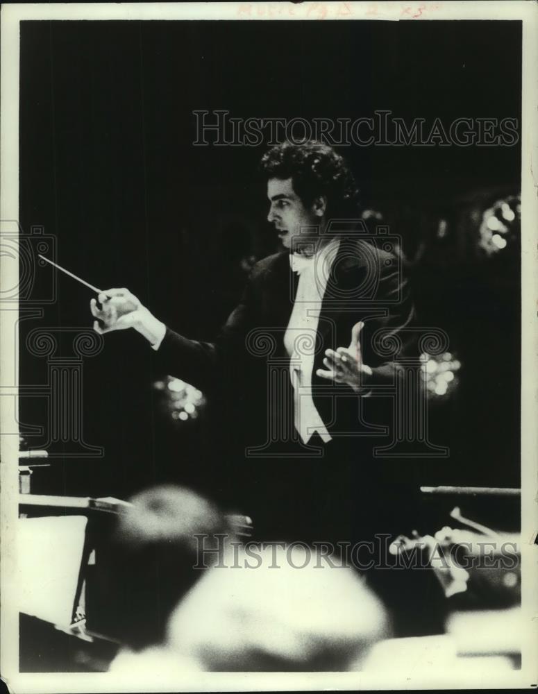1989 Press Photo U.S. Conductor Paul Schwartz in concert - mjb93389