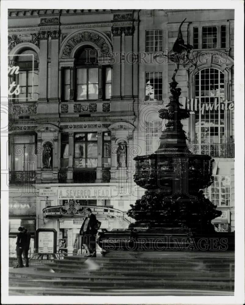 1972 Press Photo Eros Fountain In Front Of Criterion Theatre, London, England