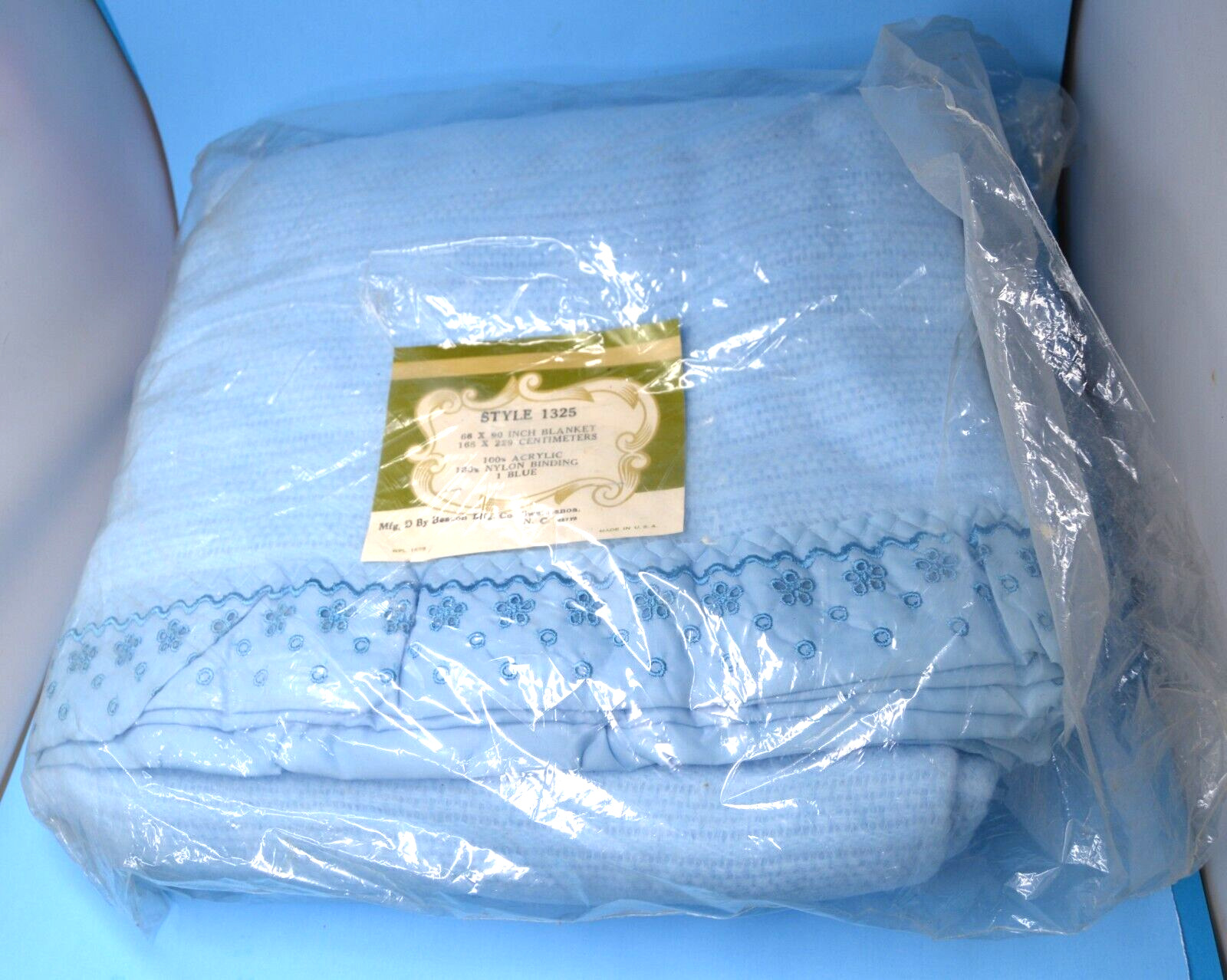 VTG NOS 70's Beacon Acrylic Blanket 1325 blue 66x90 Twin nylon embroidered edge