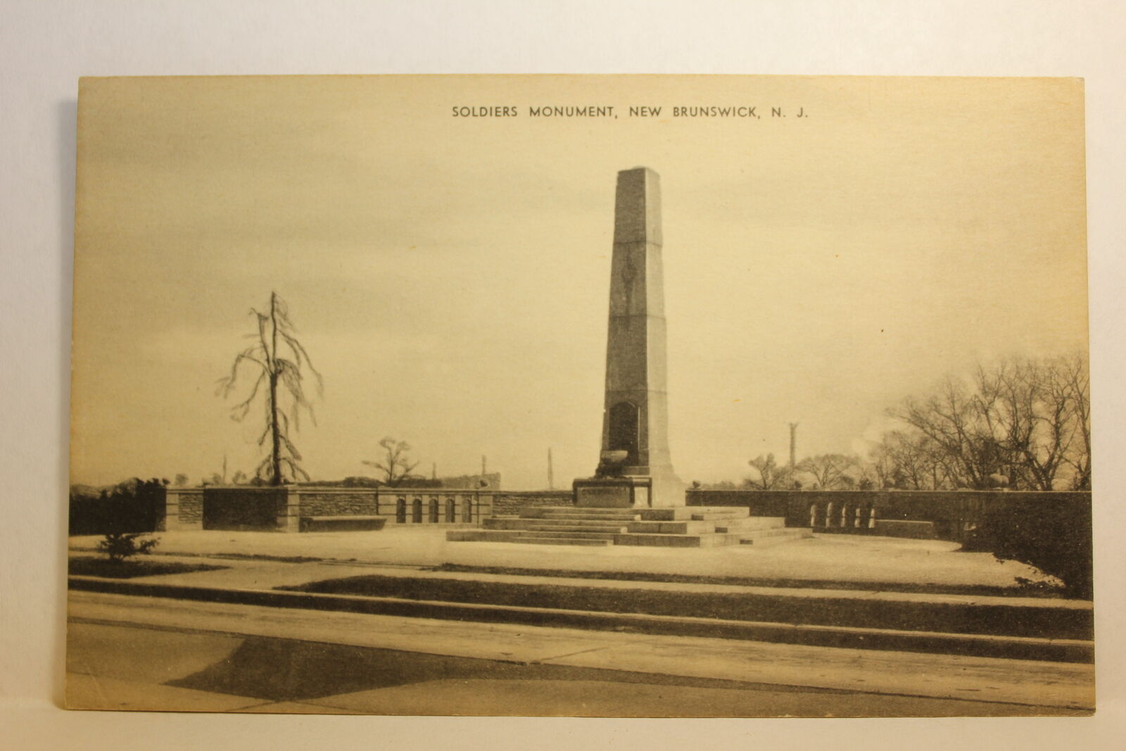 Postcard Soldiers Monument The Mayrose Co. New Brunswick NJ D8