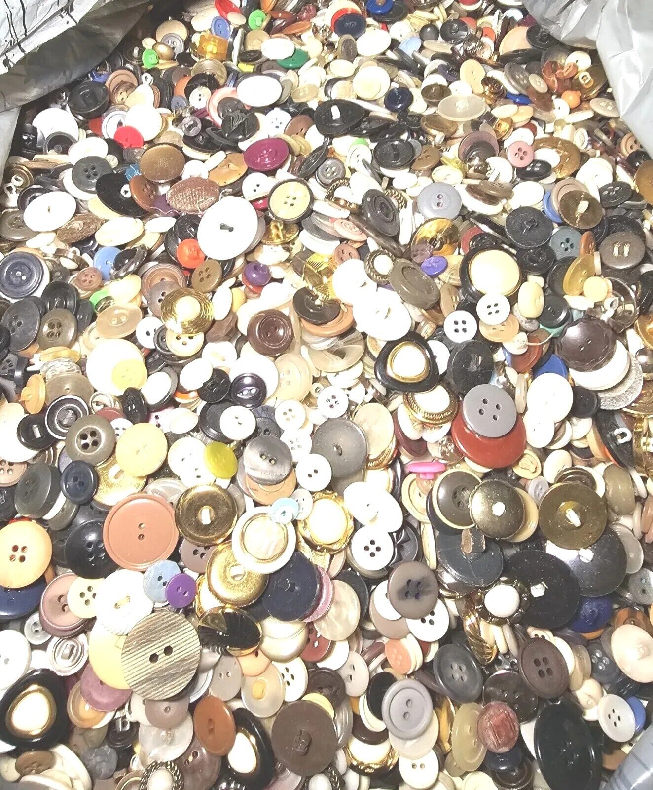1 Pound Vintage Sewing Buttons