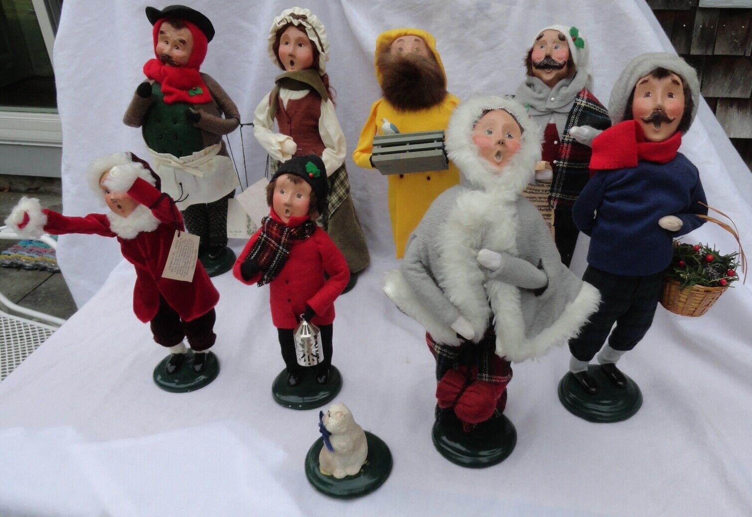Lot of 8 Byers Choice Carolers & 1 Cat,  USED