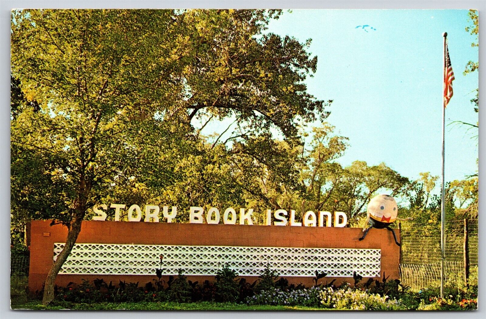 Postcard Humpty Dumpty Story Book Island, Rapid City Black Hills SD B117