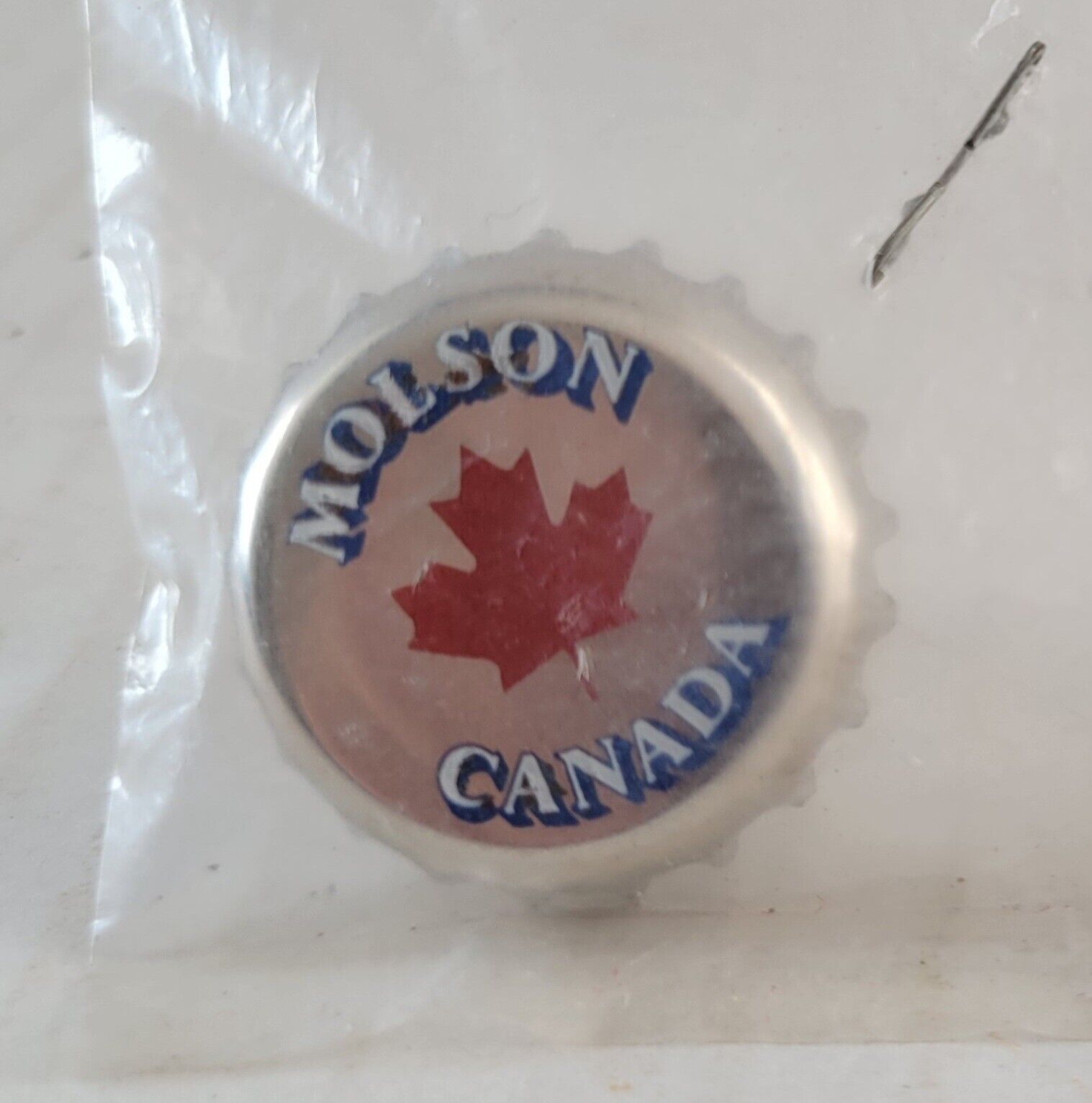 VINTAGE MOLSON CANADA PIN BACK MAPLE LEAF BEER PROMOTION