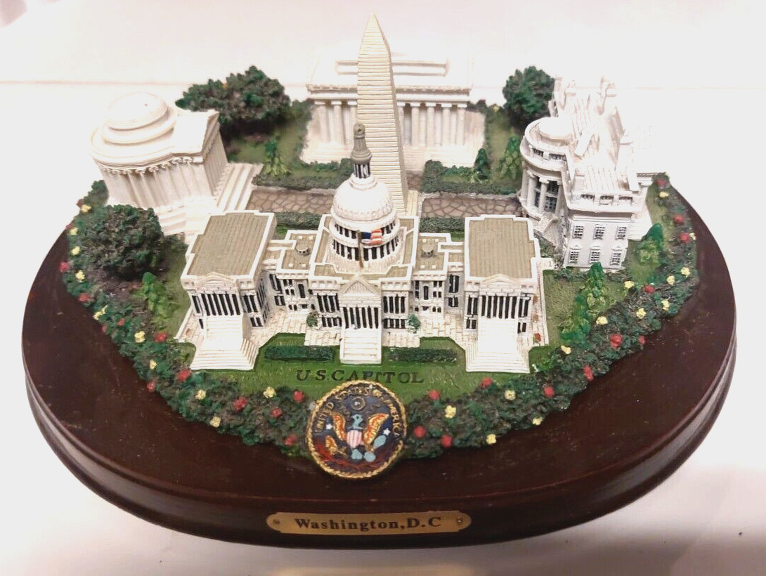 VTG Washington D.C. US Capitol USA Monuments Desk Statue Replica