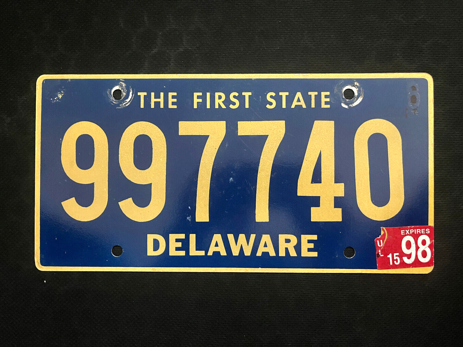1998 Delaware License Plate 997740 ... THE FIRST STATE, BEAUTIFUL YELLOW ON BLUE