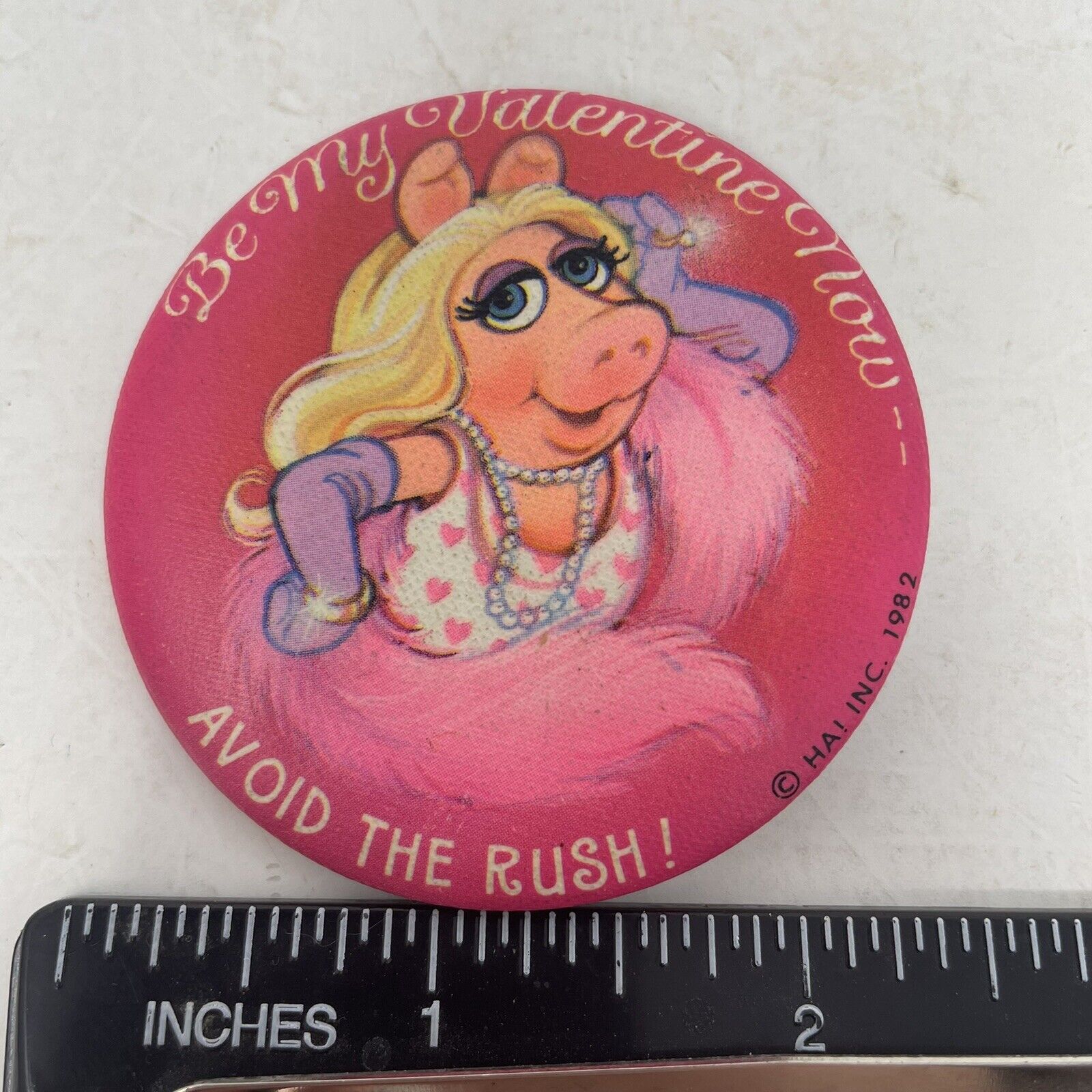 Vintage Hallmark Card Miss Piggy Pin Back Button 1982 Be my Valentine