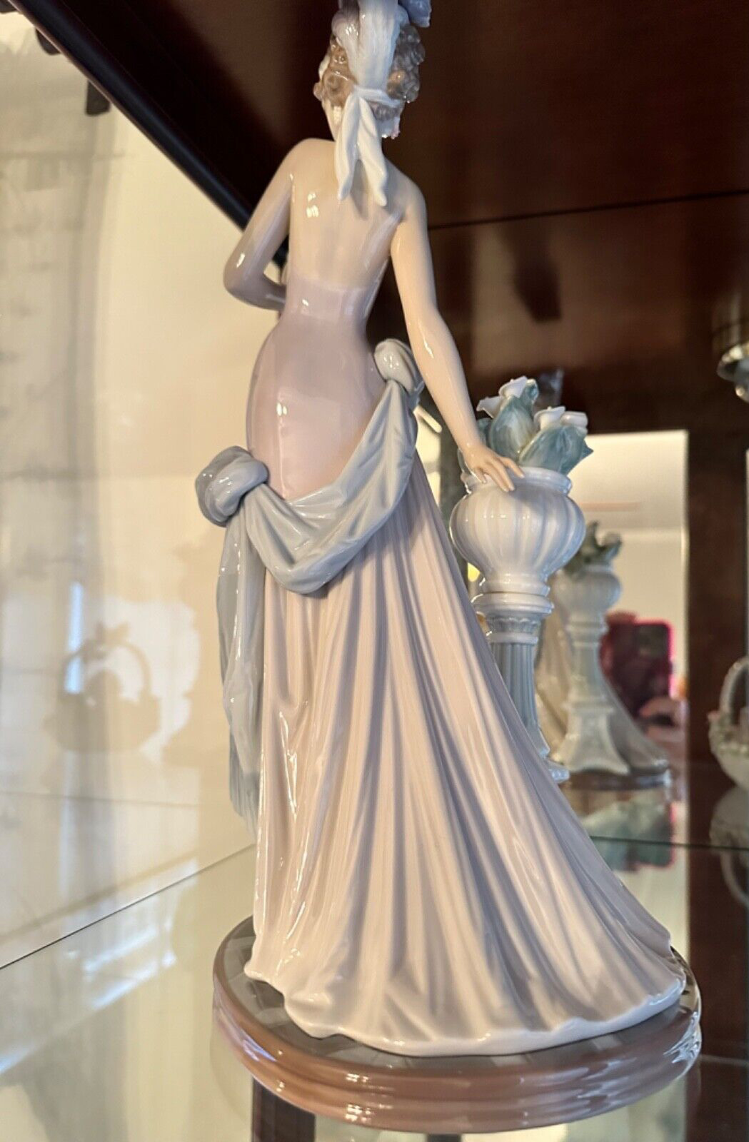 Lladro: A Touch of Class (Dama Liberty) #5377