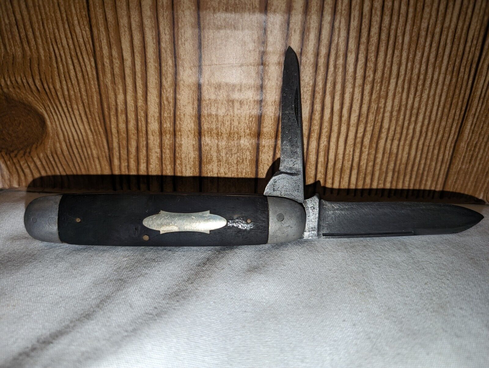 Vintage CHALLENGE CUTLERY CO Bridgeport Conn. 2 Blade Pocket Knife Wood Handle