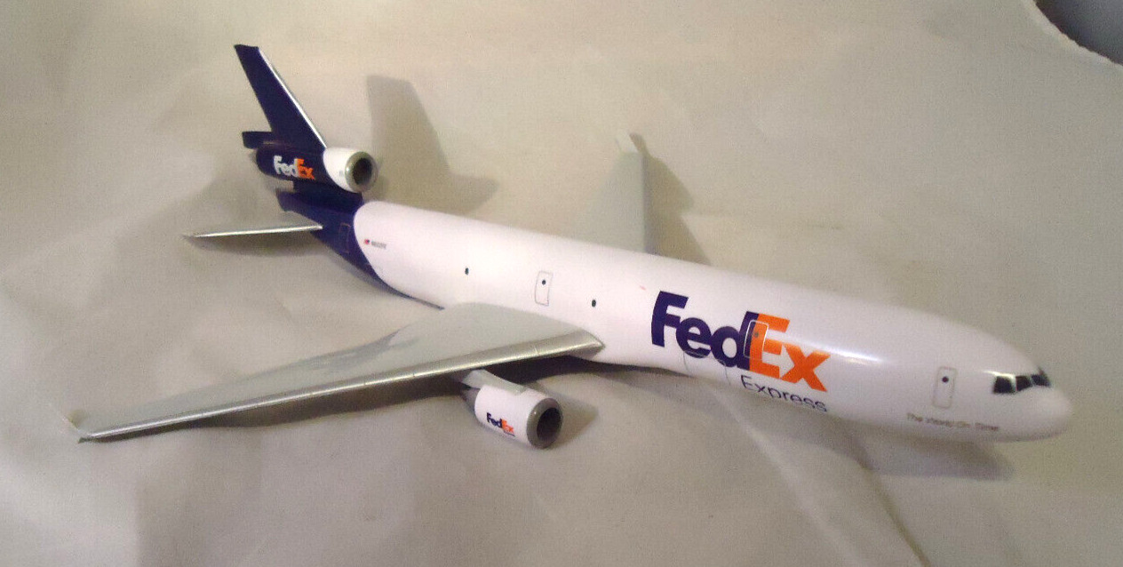 FED EX EXPRESS MCDONNELL DOUGLAS MD-11 PLASTIC MODEL AIRCRAFT 10 1/2