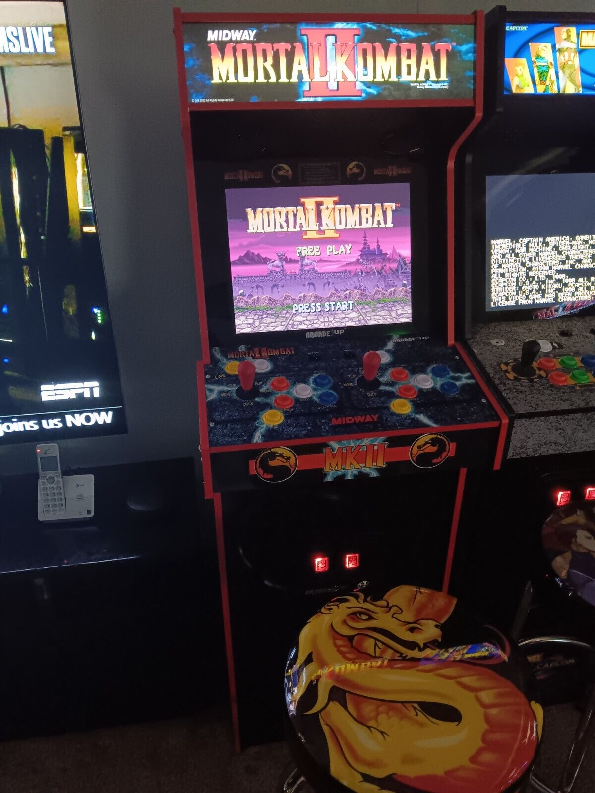 Arcade1up  Mortal Kombat 2 (DE) Deluxe Edition With Stool
