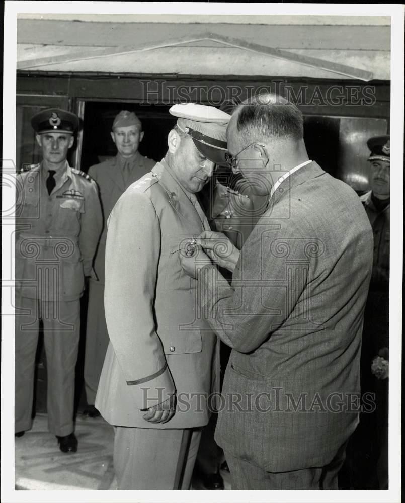 Press Photo Lieutenant General Ira Eaker receives \