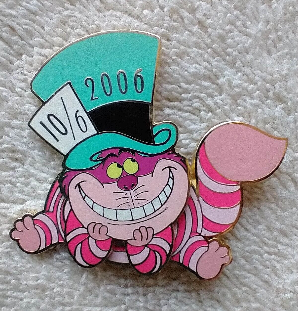 Alice in Wonderland Disney Pin Cheshire Cat with Hat Soda Fountain  2006 LE 300