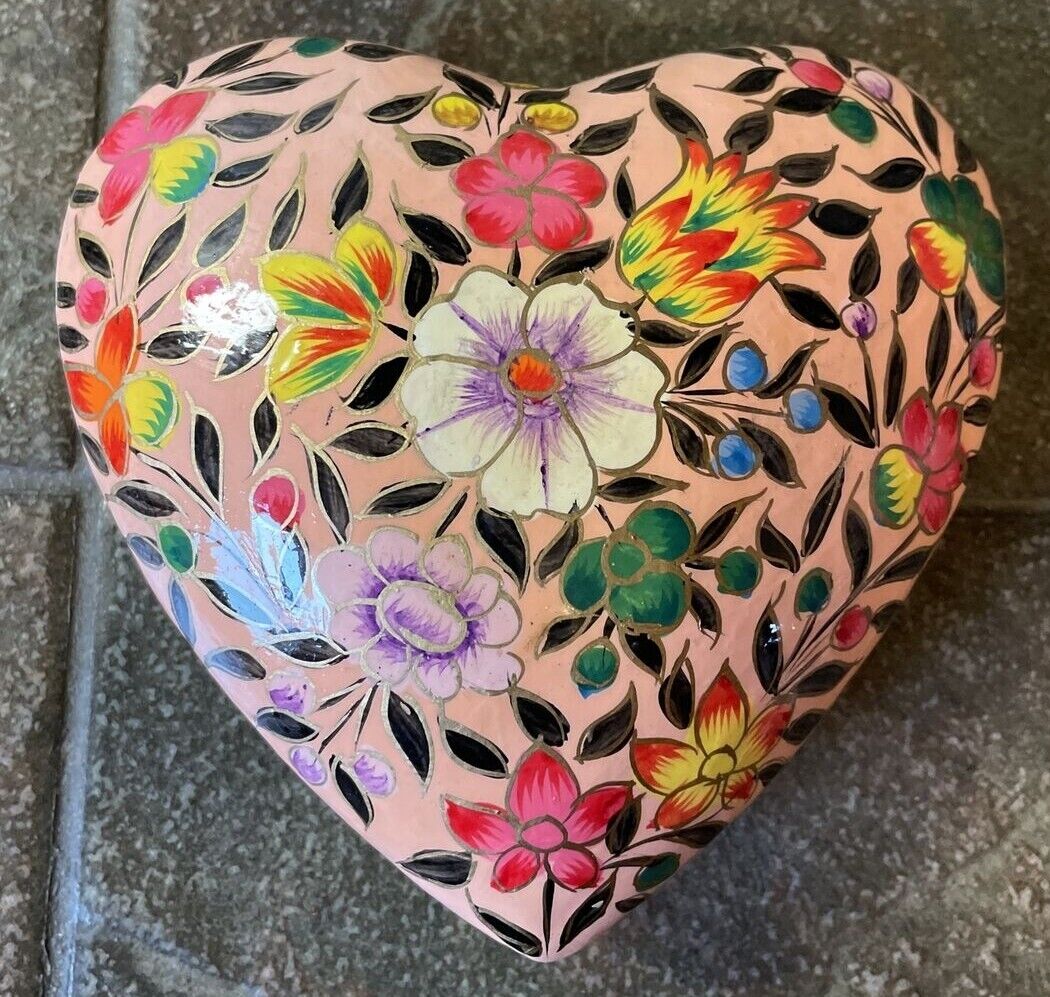 Pretty Decorative Floral Design Heart-Multicolor Desk Or Tabletop Decor