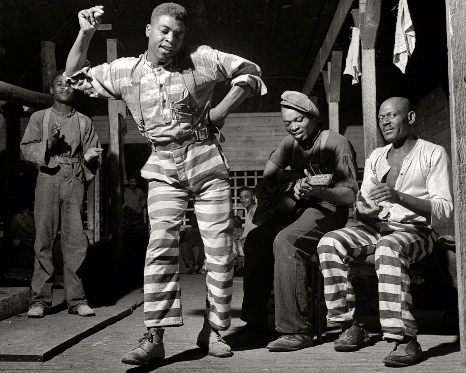 1941 Convicts Enjoying Music at GEORGIA JAIL  Photo   (196-j)