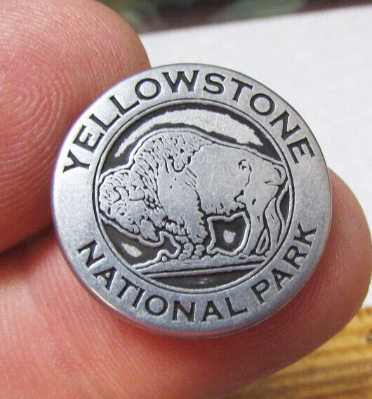 Yellowstone National Park Wyoming collectors token, 1 inch, Bison & Old Faithful