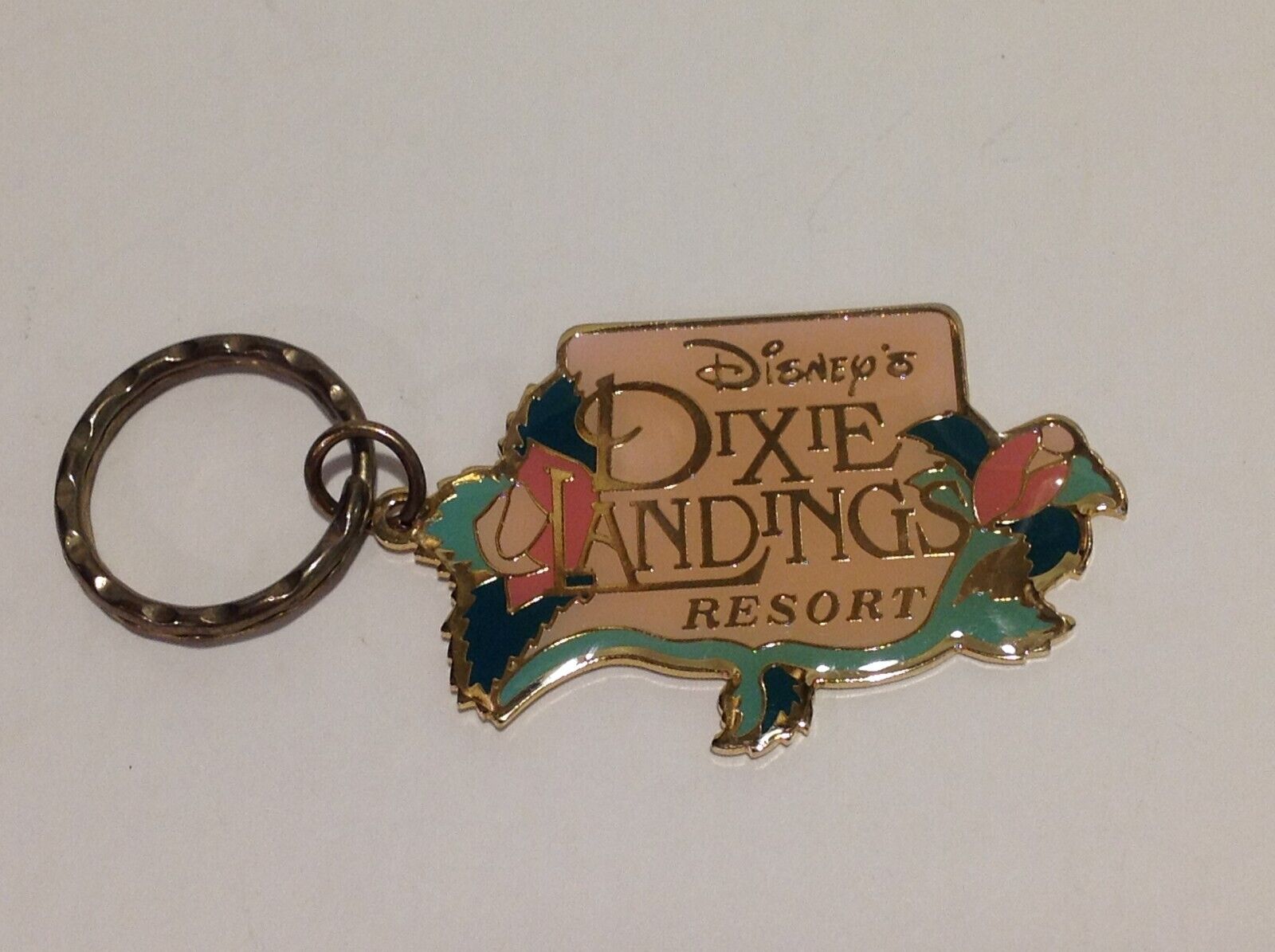 Vintage DISNEY Walt Disney World DIXIE LANDINGS Magnolia Blossom Keychain * RARE