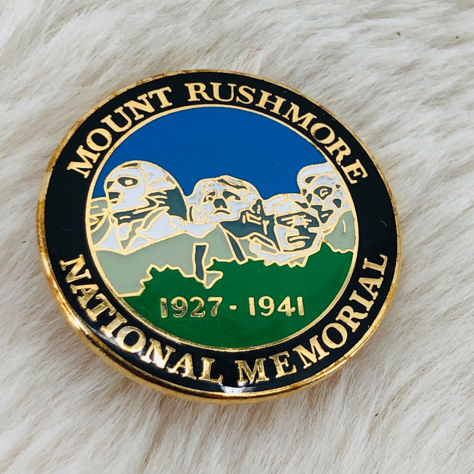 Mount Mt Rushmore National Memorial Souvenir Enamel Lapel Pin