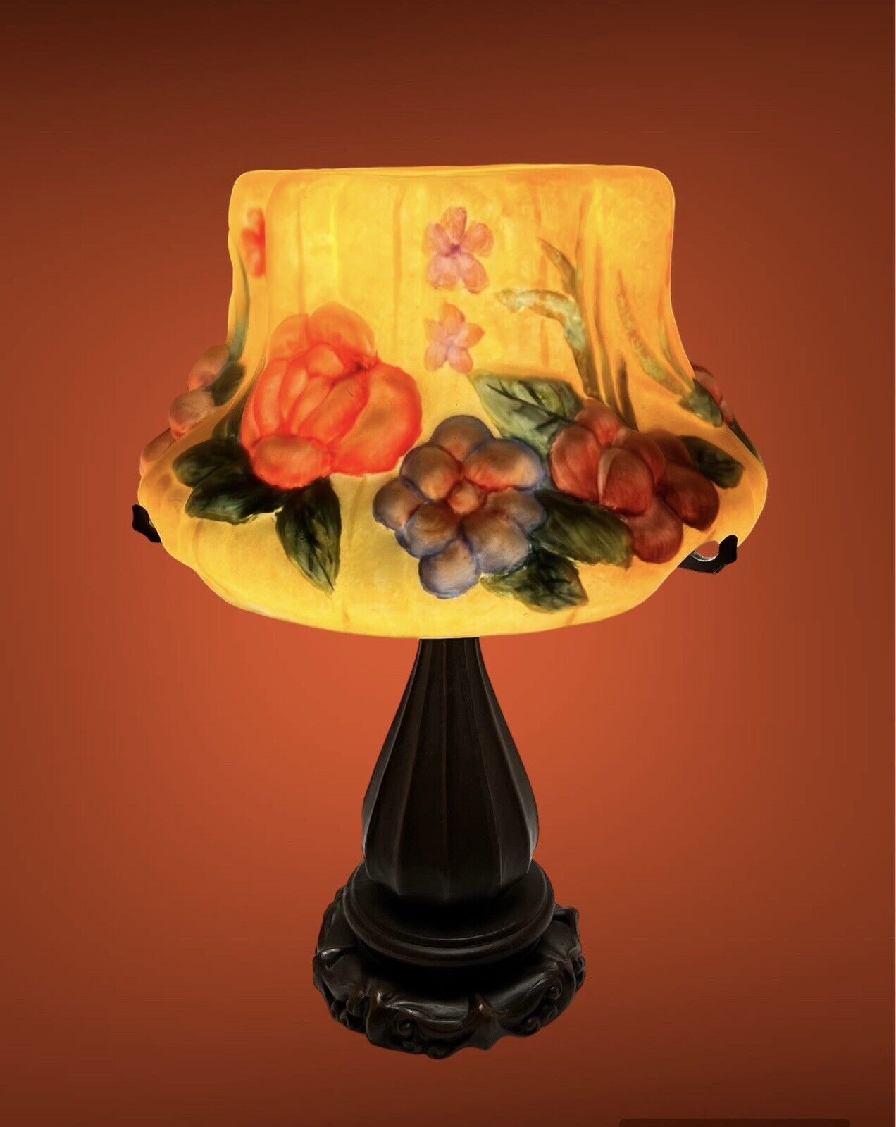 Vintage Repro of Pairpoint Puffy Embossed Glass Shade Table Accent Lamp