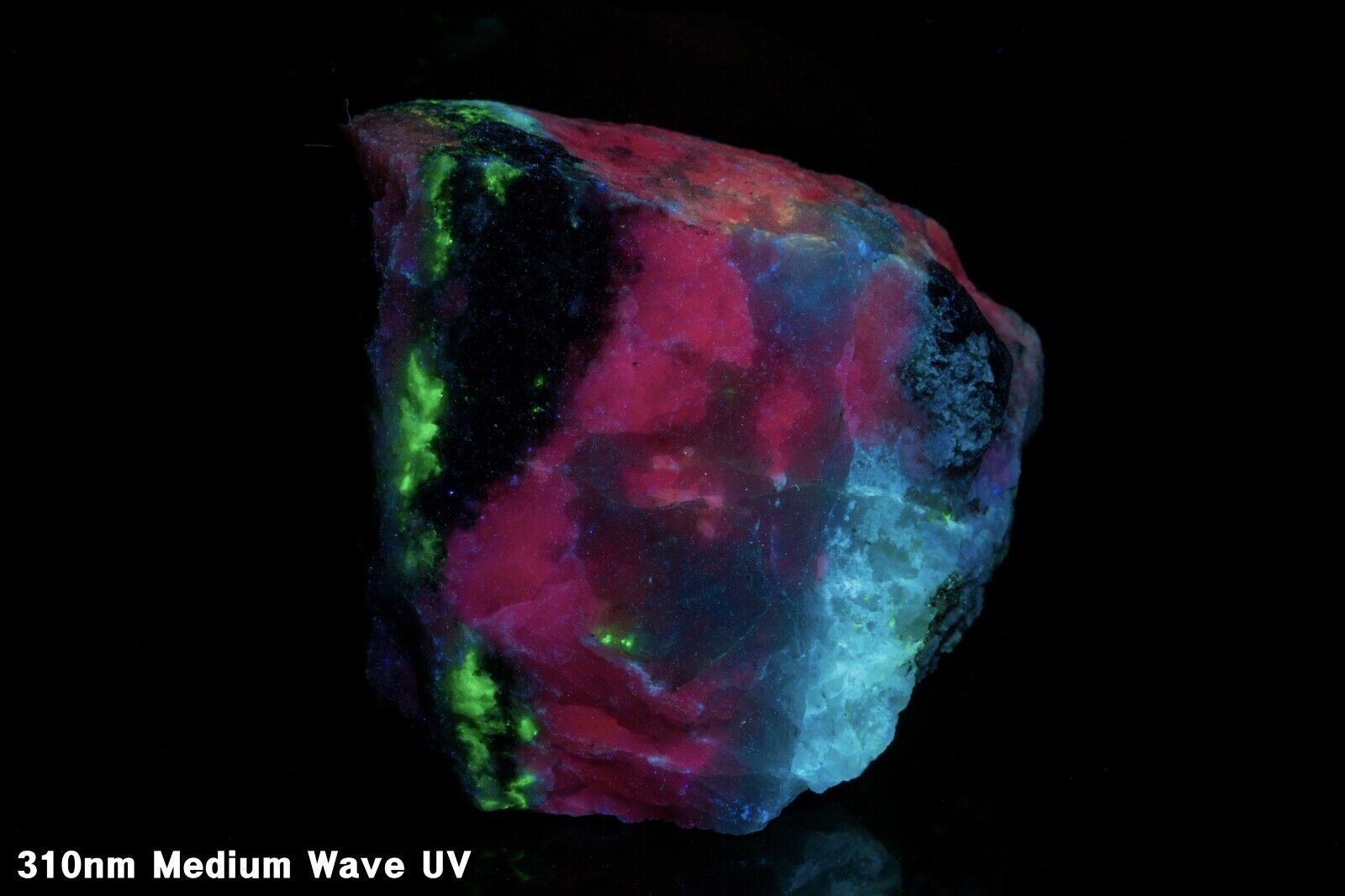 Fluorescent 4 color- Calcite, Aragonite, Wollastonite, albite, +