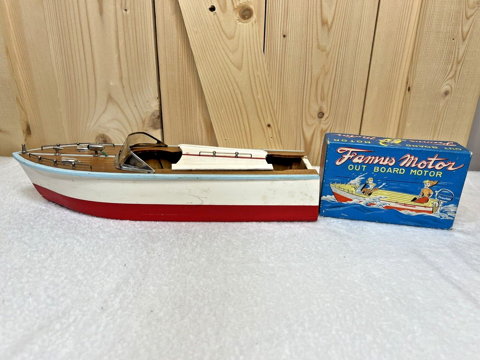 Vintage 1950s Japan Wooden Battery Powered BOAT and Famus Outboard Motor