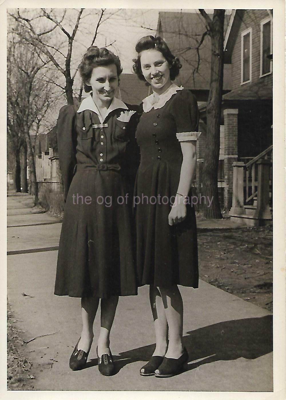 Vintage FOUND PHOTOGRAPH bw 1940\'s WOMEN Original Portrait 15 12 O
