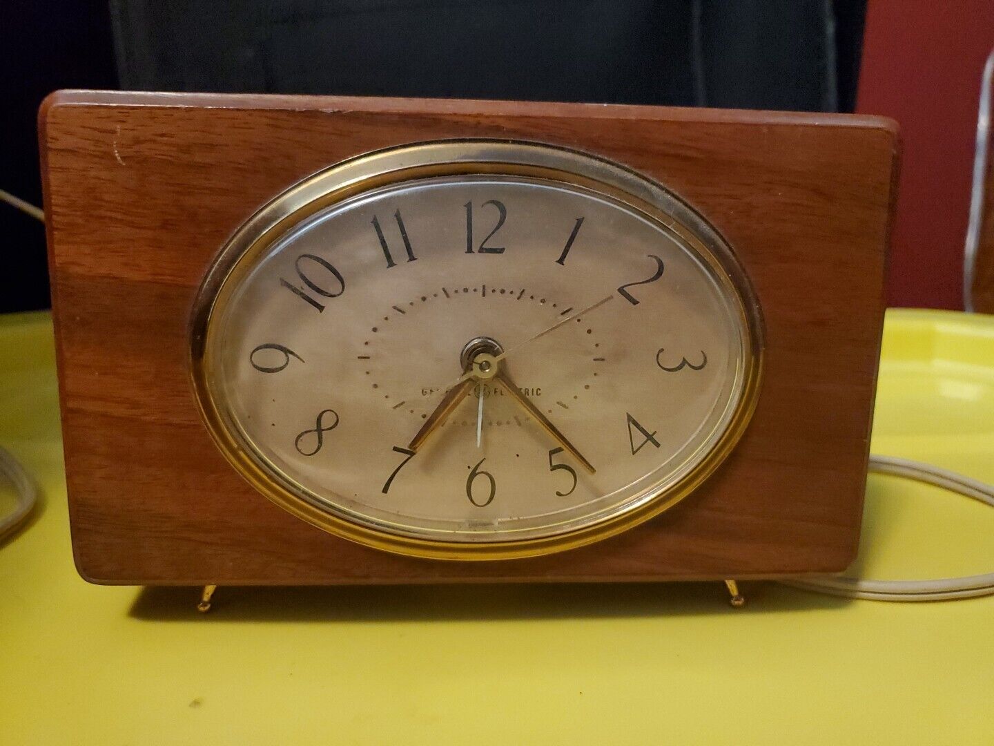 Vintage General Electric GE 7275A Walnut Mantle Clock Art Deco Working