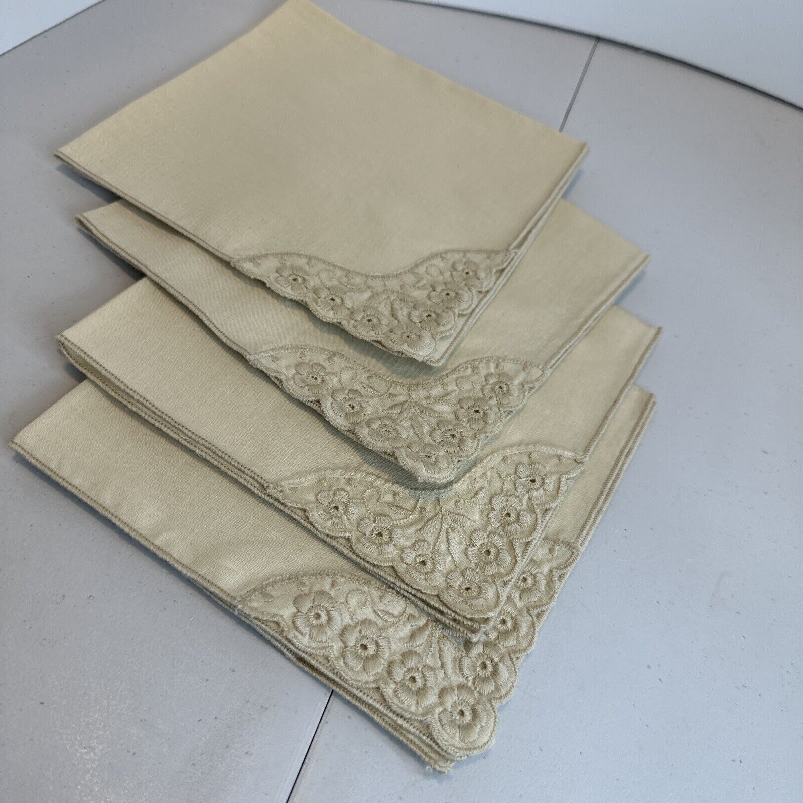 Set of 4 Vintage Beige Linen Flower Embroidered Napkins Lunch/Dinner Tea Time
