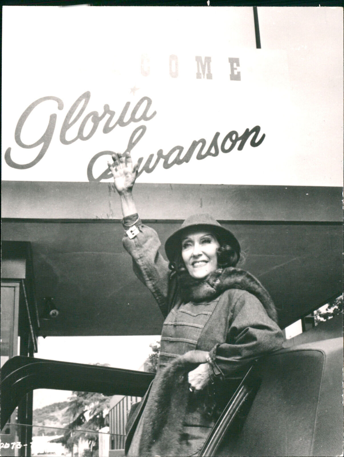 Gloria Swanson plays herself - the big diva - i... - Vintage Photograph 2530001
