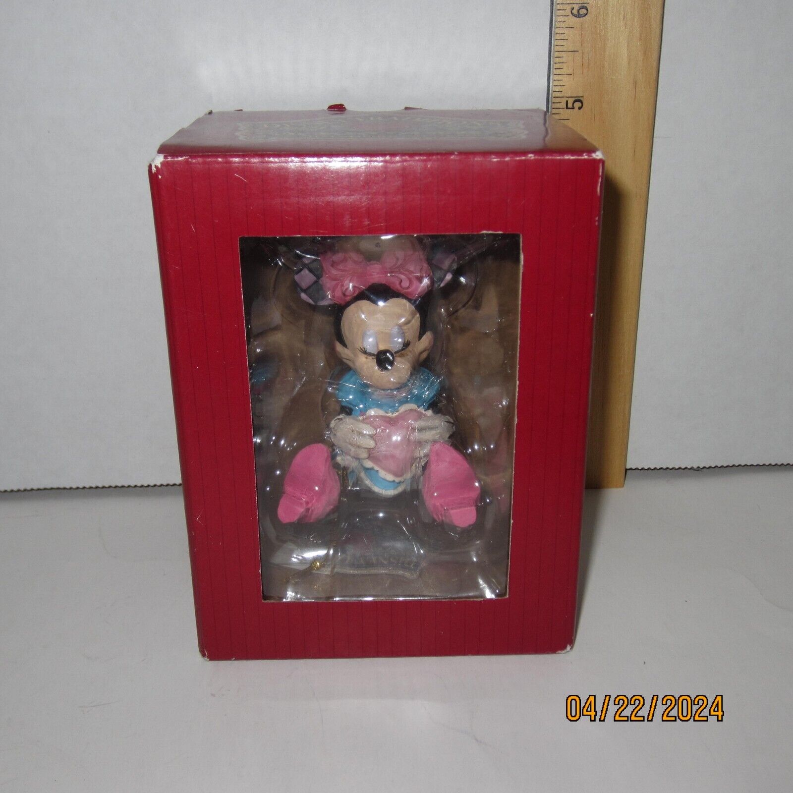 Sitting Minnie Mouse w/ Heart Disney Jim Shore Mini Figure Enesco NRFB 4054285