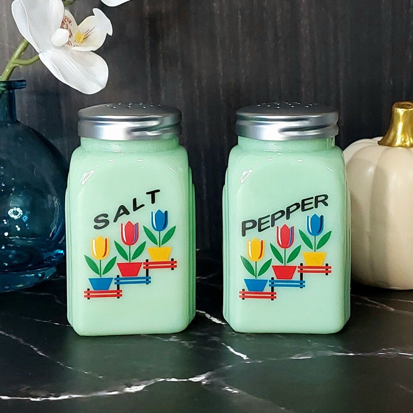 Green Jadeite Glass Depression Style Tulip Salt & Pepper Shakers Vintage Kitchen