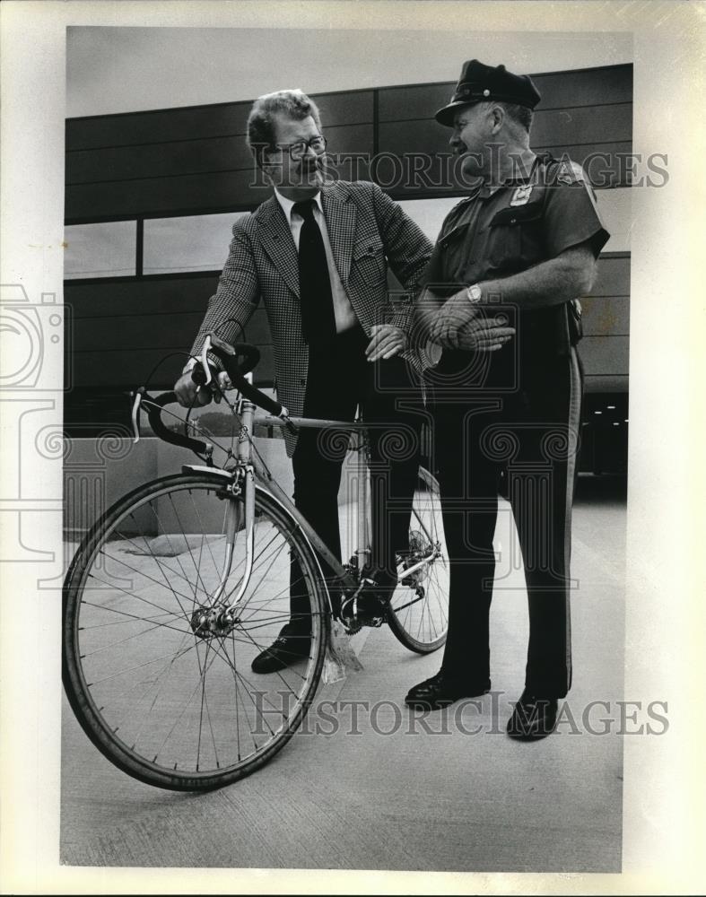 1979 Press Photo Robert Blanchard and police - ora03716