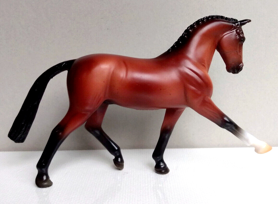 Breyer * Bay Hanoverian * Super Sporty #6021 Stablemate Model Horse