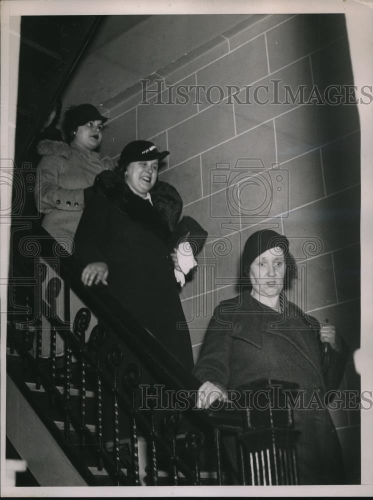 1936 Press Photo New York Women walk down stairs after work during strike