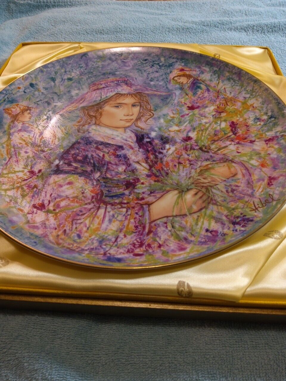 Edna Hibel FLOWER GIRL OF PROVENCE Plate - No. 9452 - Original Packaging/Inserts