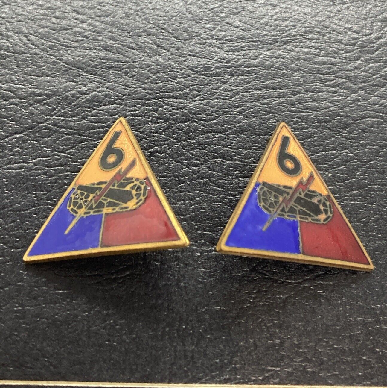 ww2  6th Armored Division Patch type DI DUI INSIGNIA pin Lot Of 2 Enamel