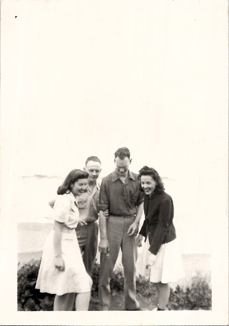 Pretty Young Women and Boyfriends at Pacific Beach 1940s Vintage Photograph