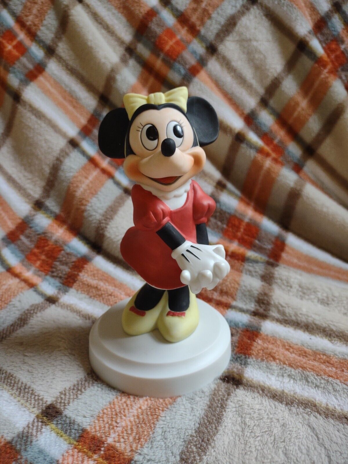 Vintage 80\'s/90\'s Collectable Disney Mexico Ceramic Minnie Mouse Figurine 7”