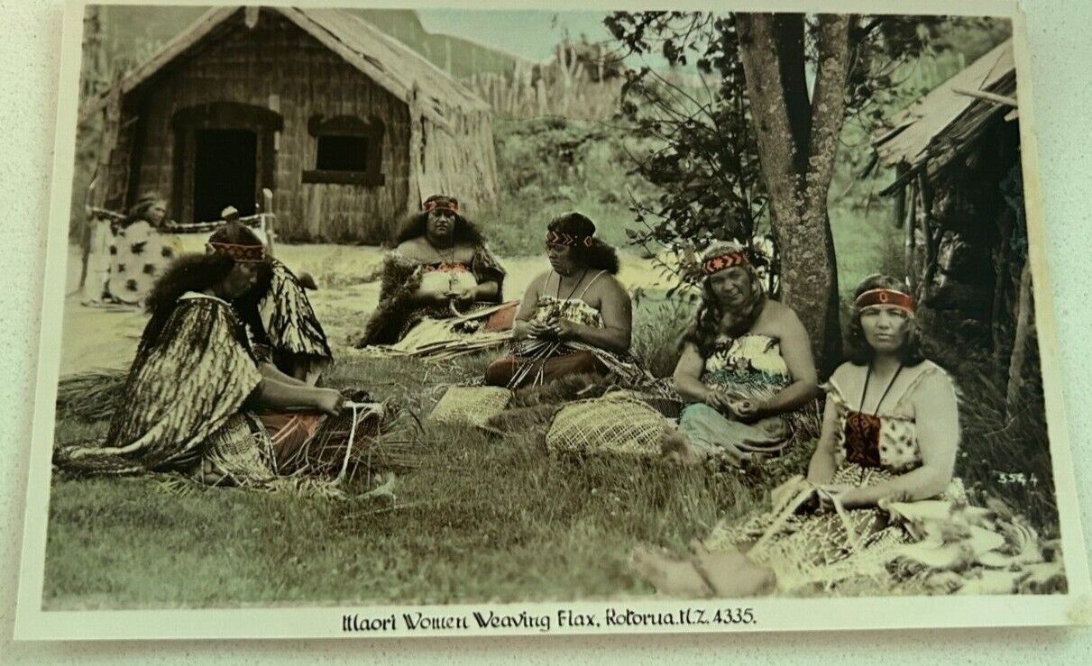1920\'s MAORI Women Weaving ROTORUA REAL PHOTO New Zealand Postcard