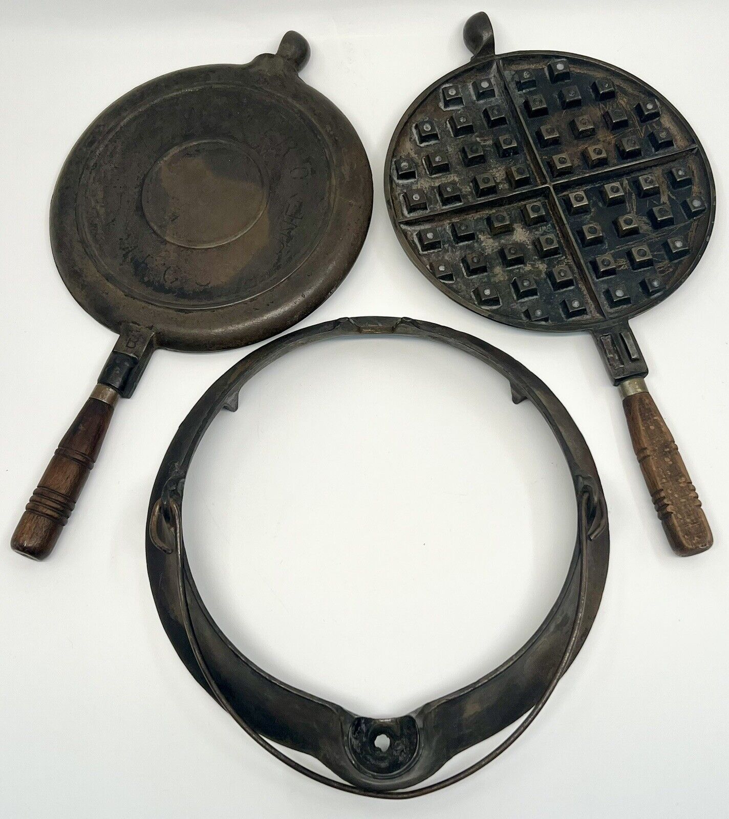 Antique July 26, 1892 Wagner Sidney O Cast Iron No 8 3 Pc. Low Base Waffle Maker