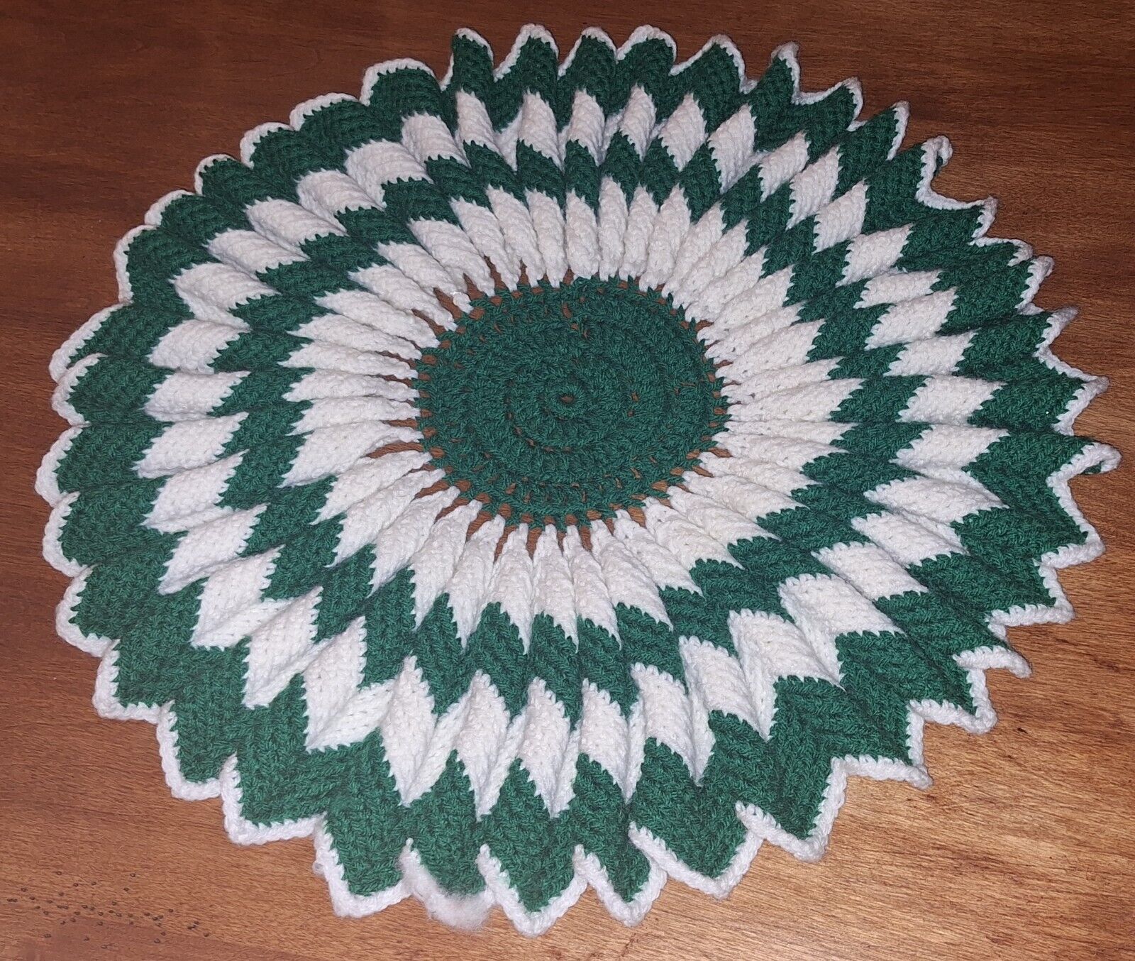 Vintage Handmade Green & White Chevron Yarn Crochet DOILY Doilie Ruffled Round