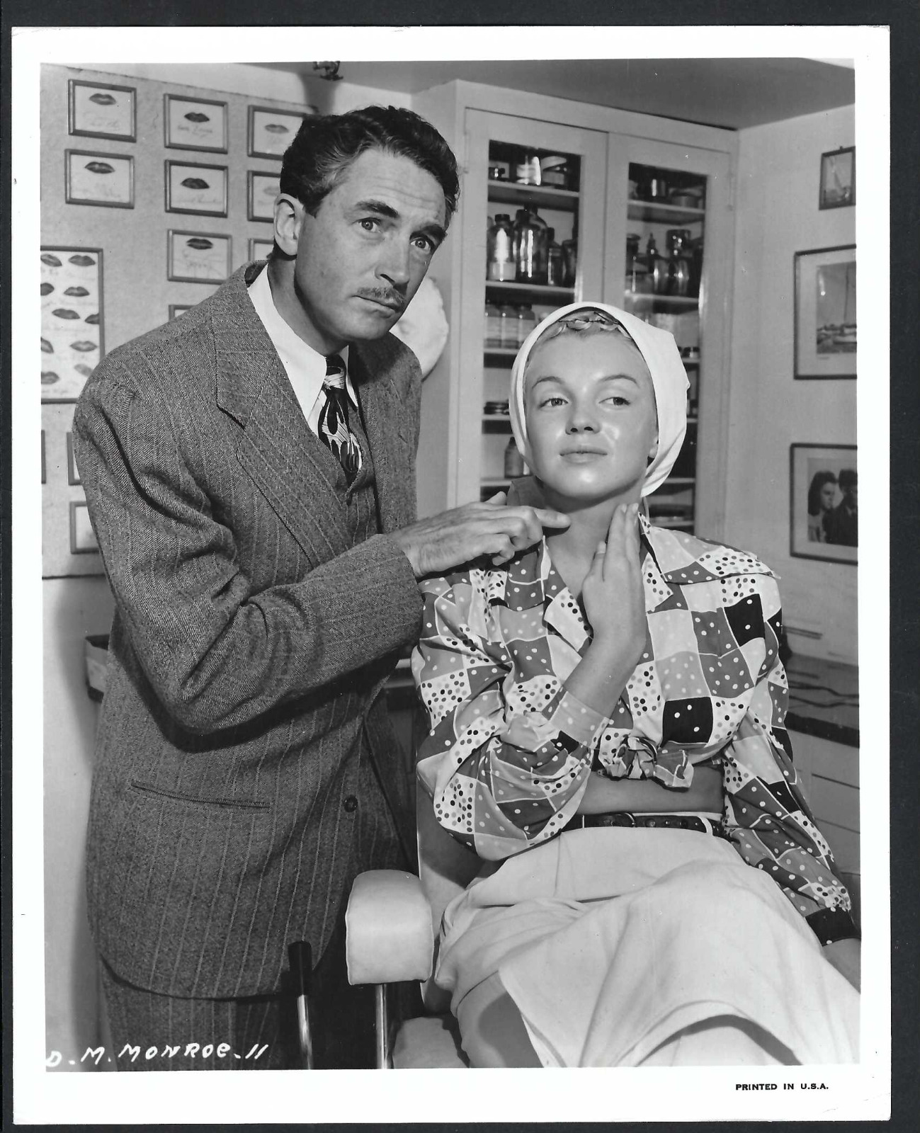 HOLLYWOOD Marilyn Monroe in the Make Up Chair VINTAGE ORIGINAL PHOTO