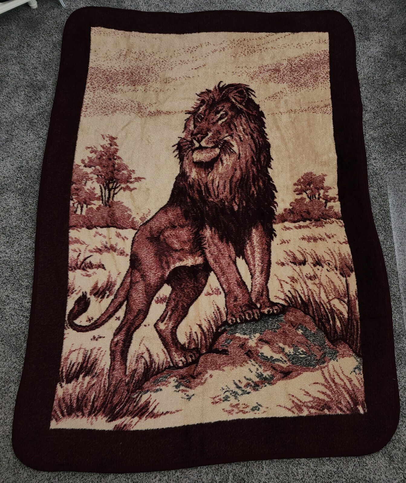 San Marcos El Original Lion King Of The Jungle Maroon Blanket Approx 86\