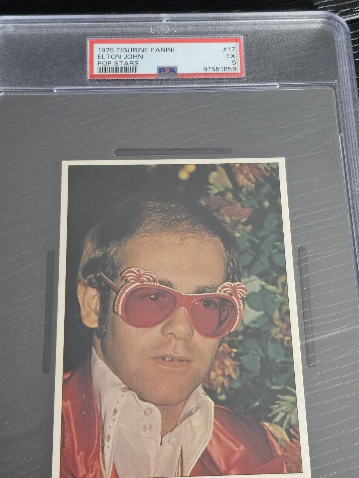 1975 Figurine Panini POP STARS Elton John #17 PSA 5