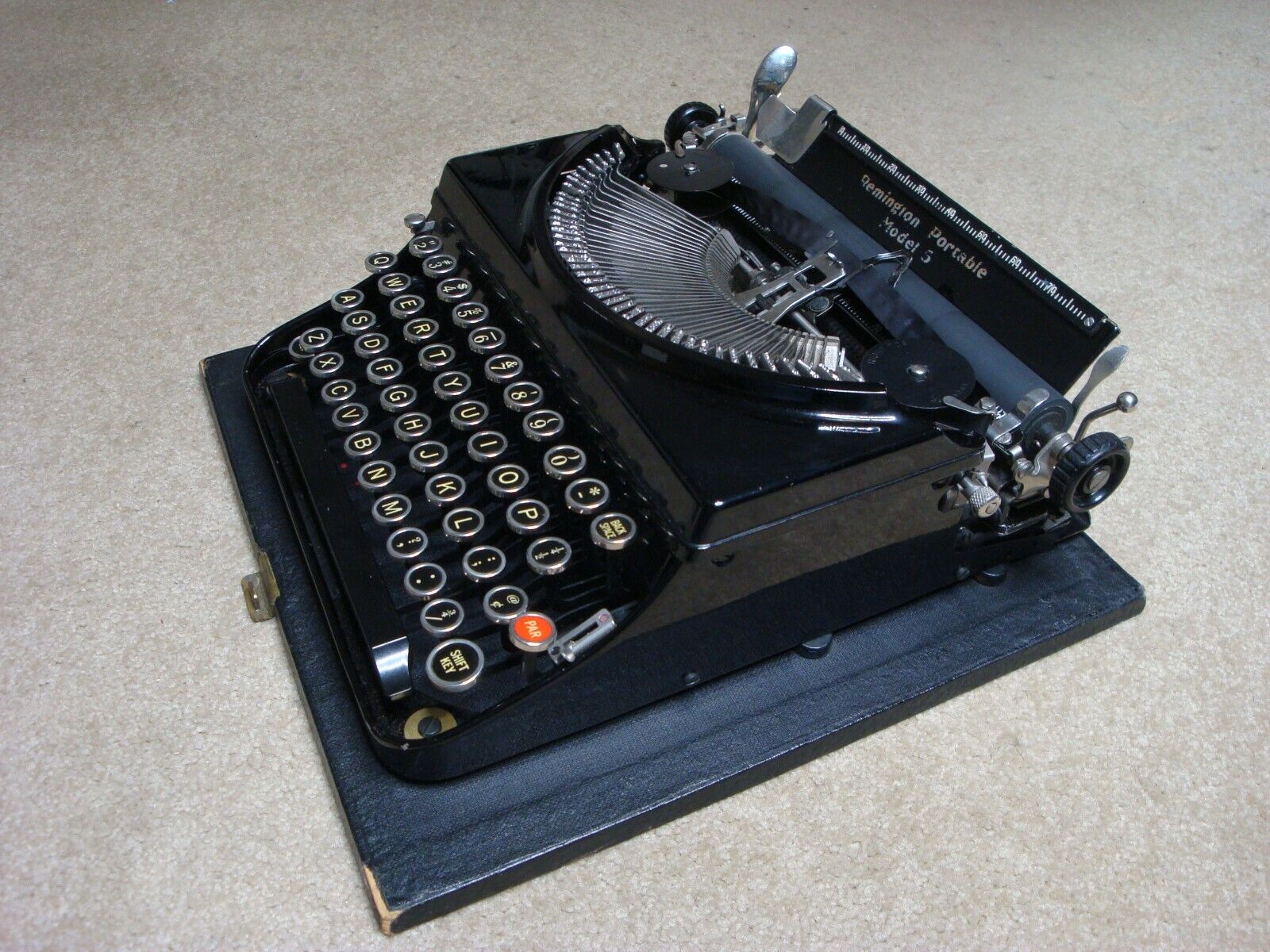 Vintage 1934 REMINGTON Model 5 Portable Typewriter w/Case  - Working