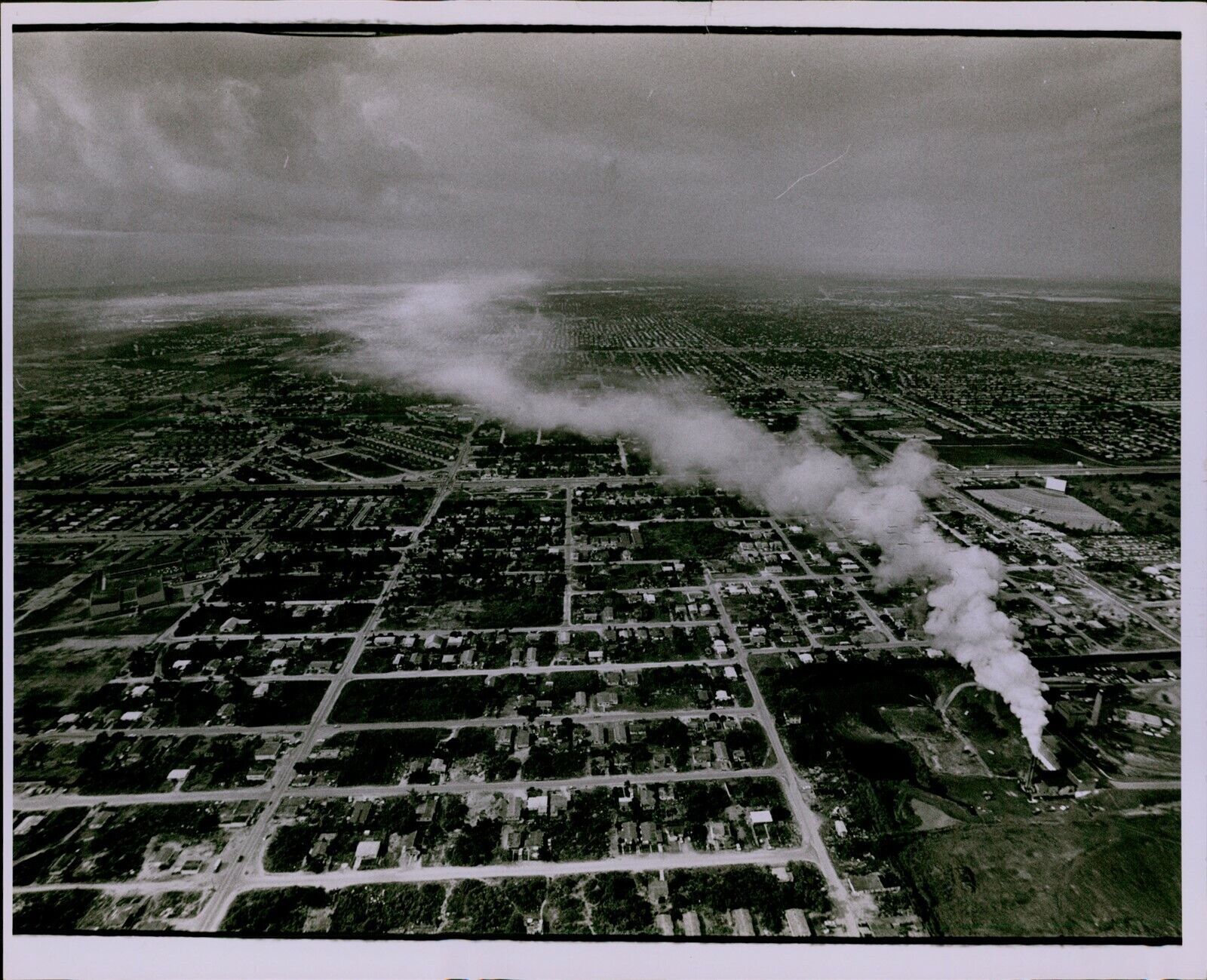 LG755 Original Photo CITY INCINERATOR SMOKE Fort Lauderdale Florida Smoke Rising