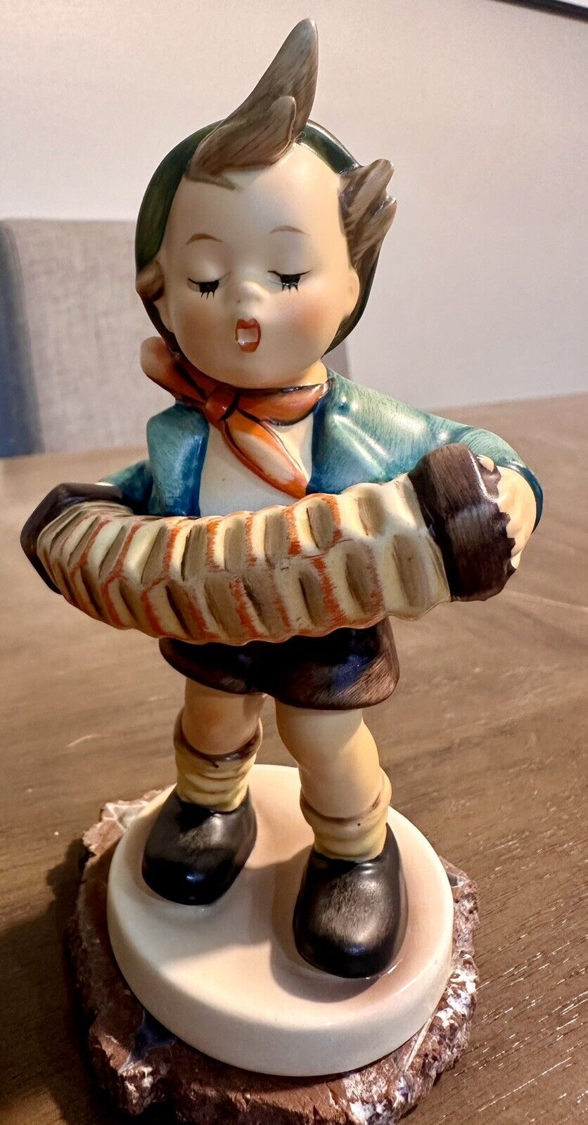 Vintage Goebel M.I. Hummel figurine #185 \