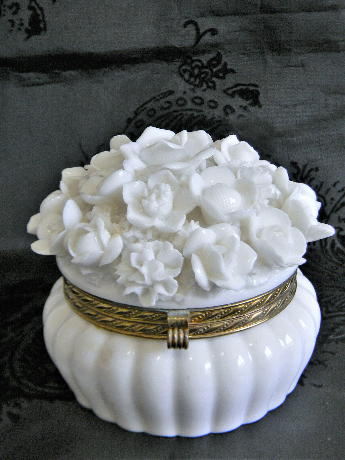 FABULOUS Old Vintage Vanity Trinket Jewelry Casket Box~Porcelain Flower Clusters