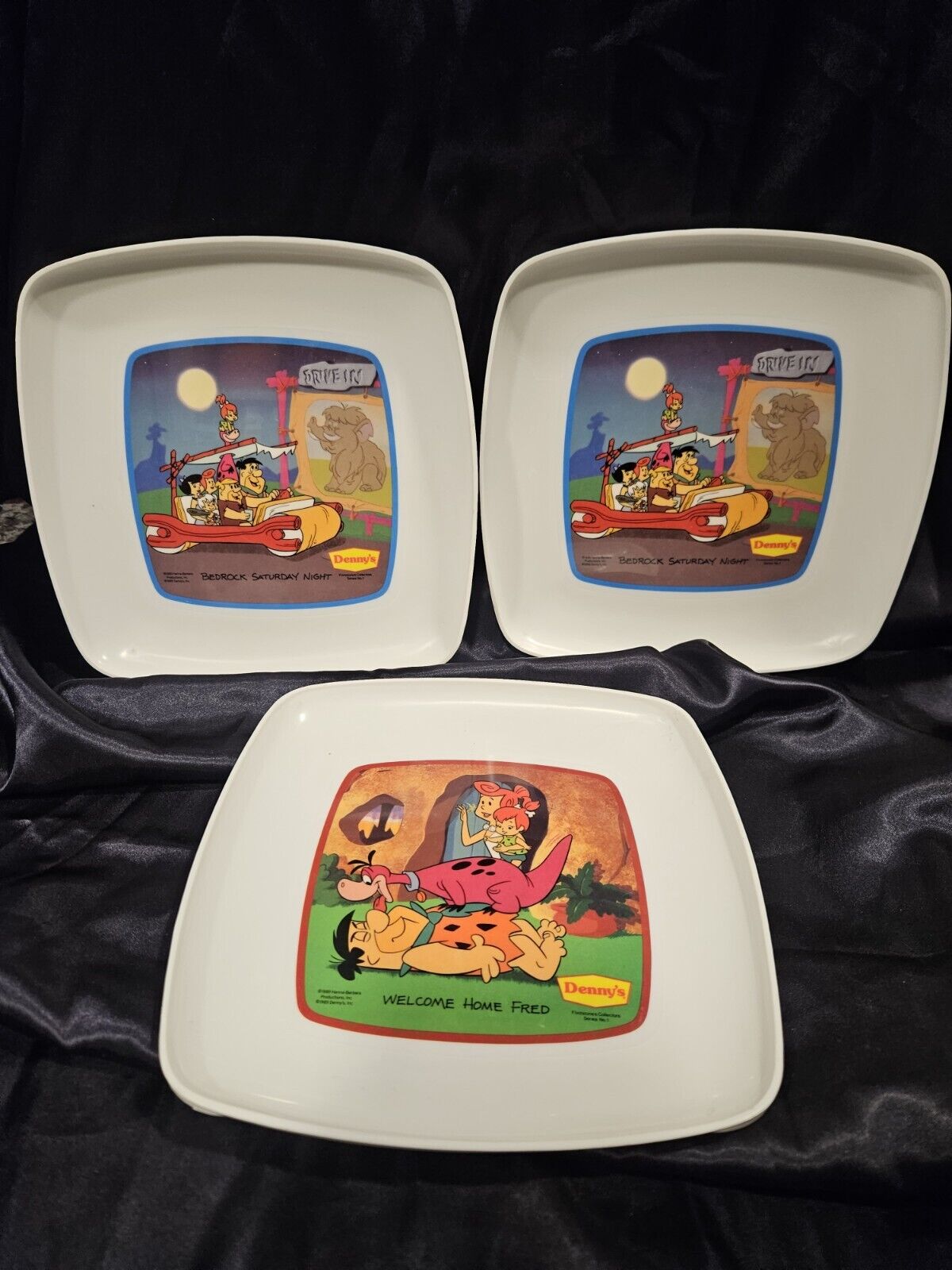 THE FLINSTONES 3 PLATES DENNY’S 1989 VINTAGE  COLLECTIBLES (Two Are The Same). 